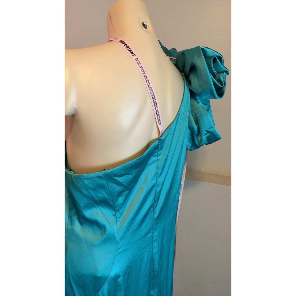 Mac Duggal - Long green satin mermaid dress with an uncovered shoulder - Picture 6 of 9